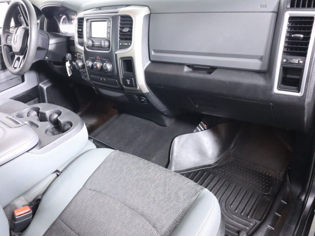 Used 2018 RAM 1500 Classic SLT AWD/4WD image 41