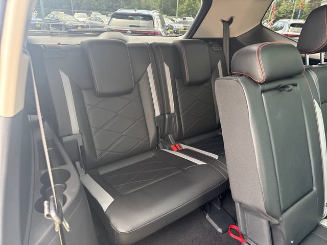 Used 2025 Volkswagen Atlas Peak Edition SE AWD/4WD image 12