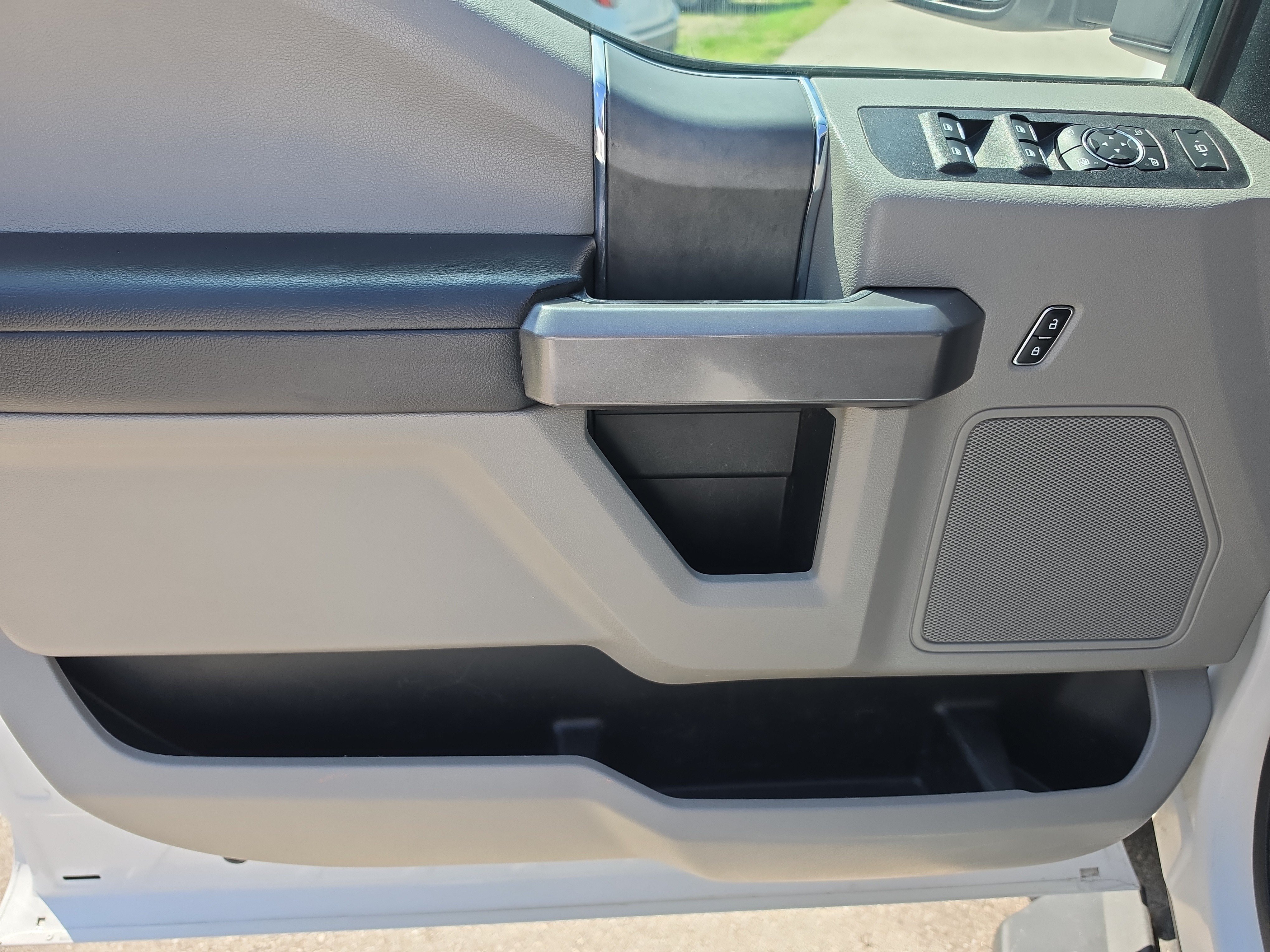 Used 2021 Ford F350 XLT w/ XLT Premium Package AWD/4WD image 18