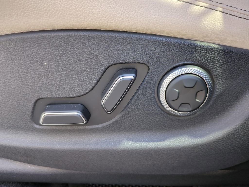 Used 2026 Genesis GV70 2.5T AWD/4WD image 16
