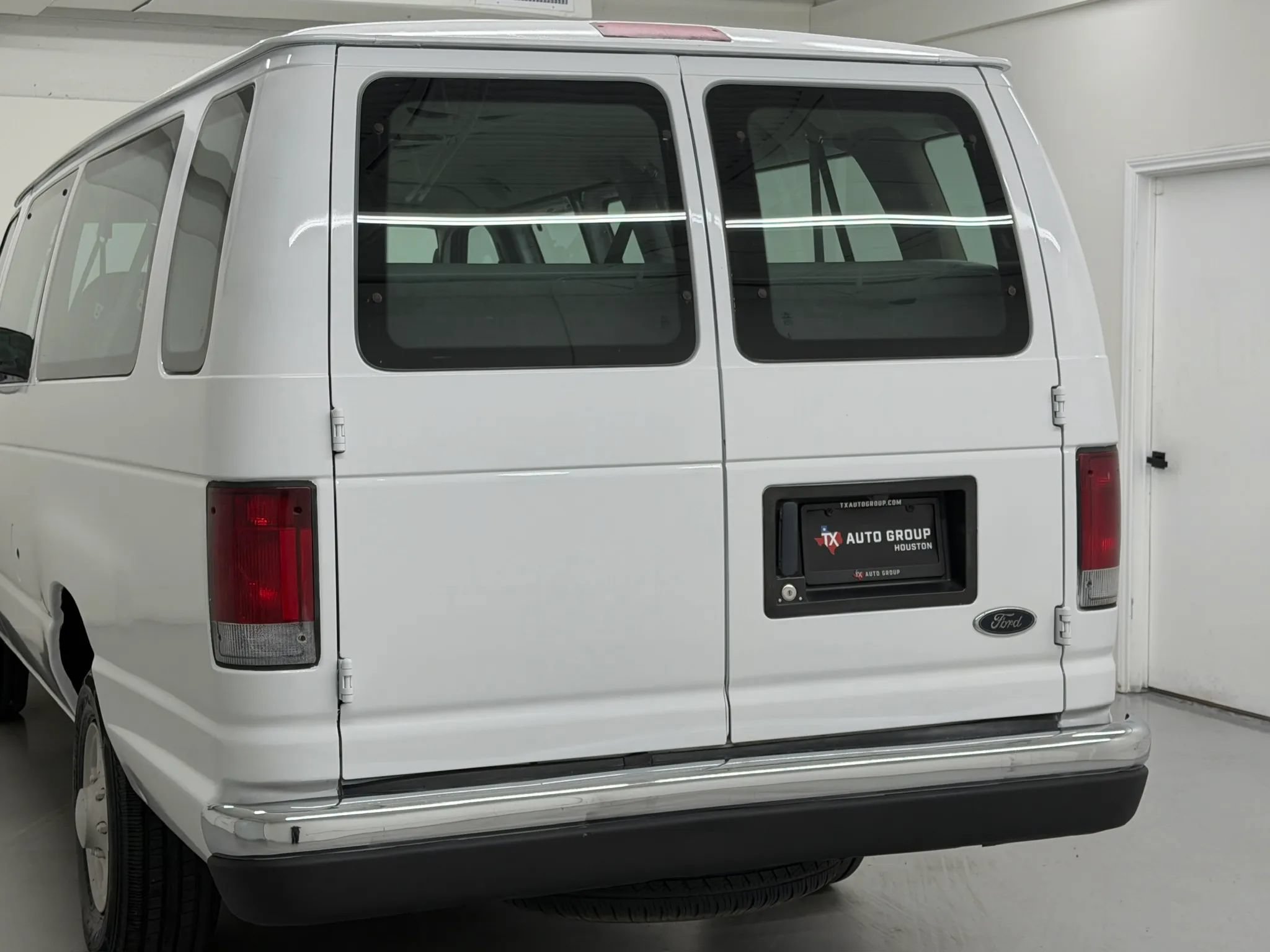 Used 2003 Ford E-350 and Econoline 350 XL RWD image 80
