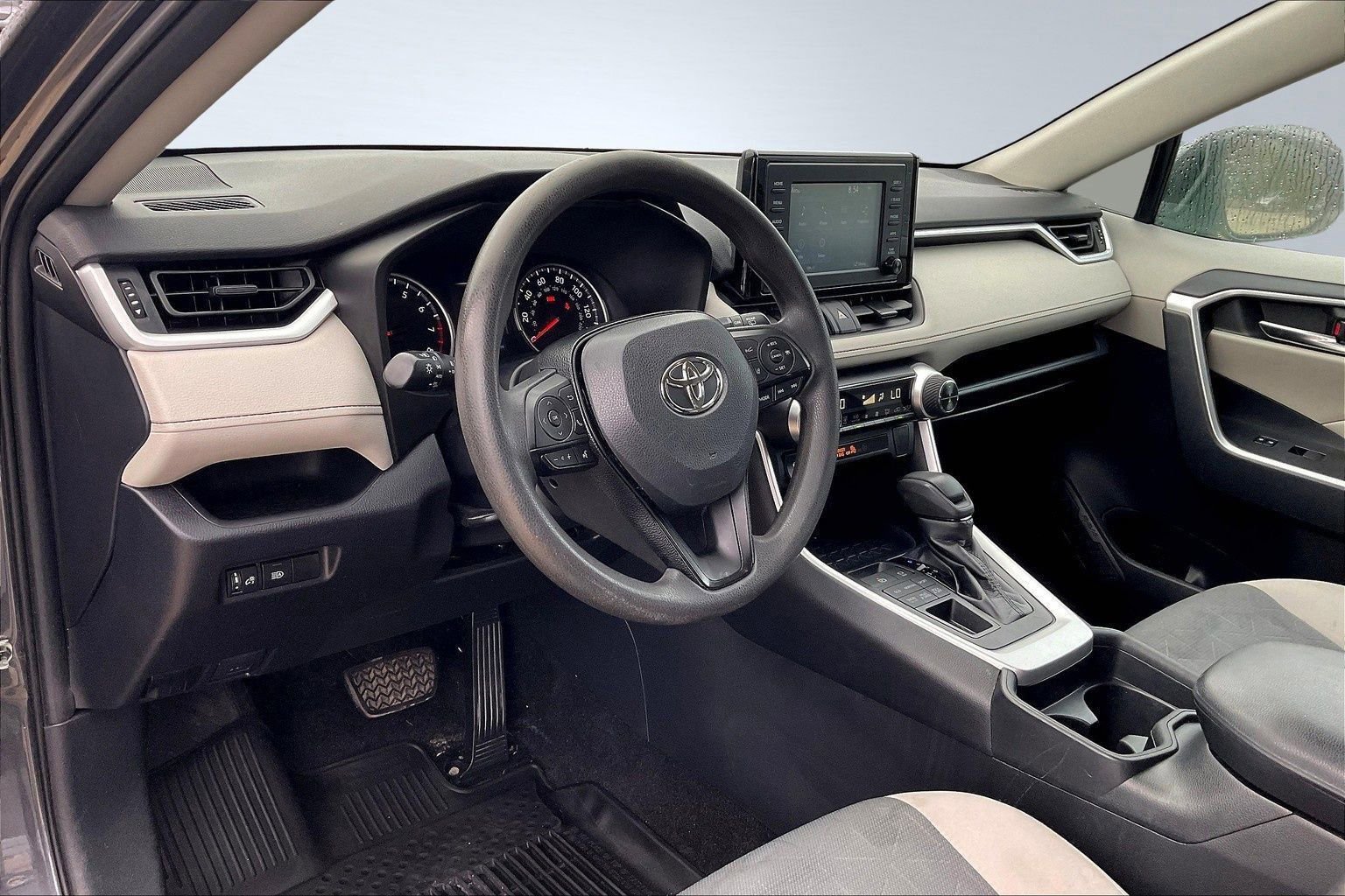 Used 2019 Toyota RAV4 XLE image 18