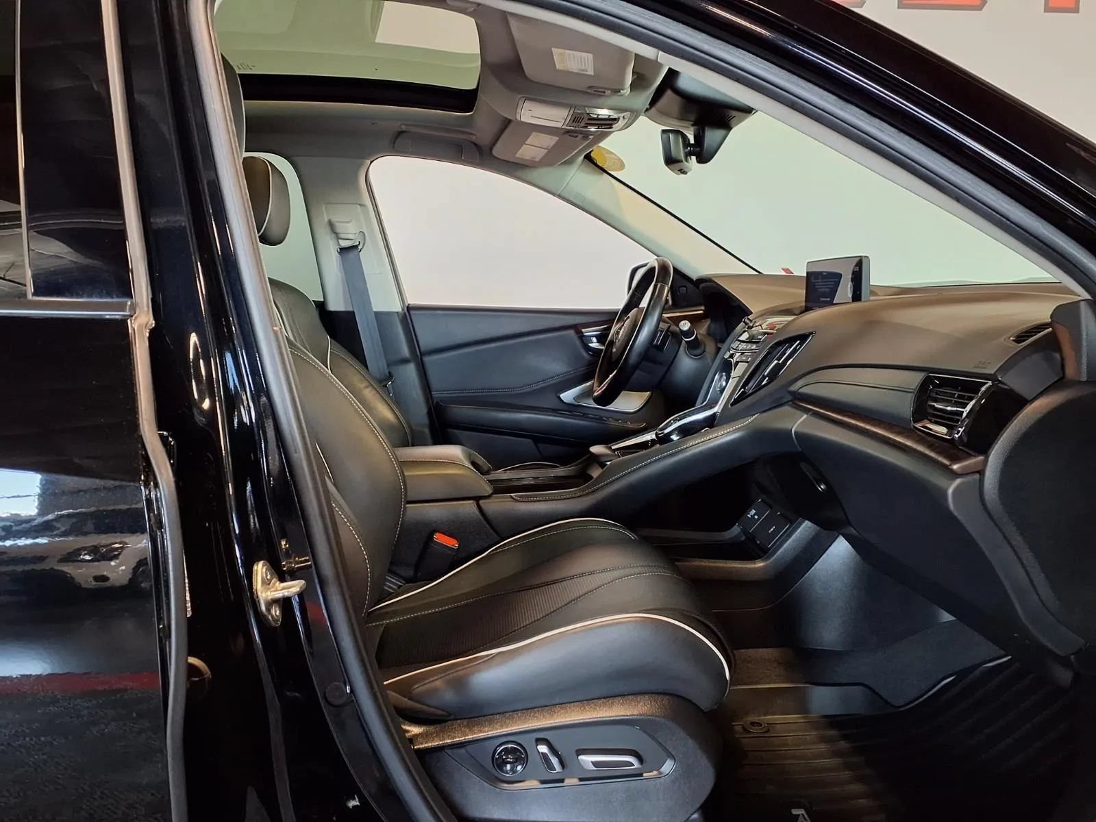 Used 2020 Acura RDX AWD w/ Advance Package image 11