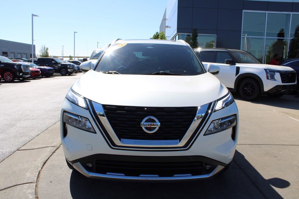 Used 2021 Nissan Rogue Platinum image 2