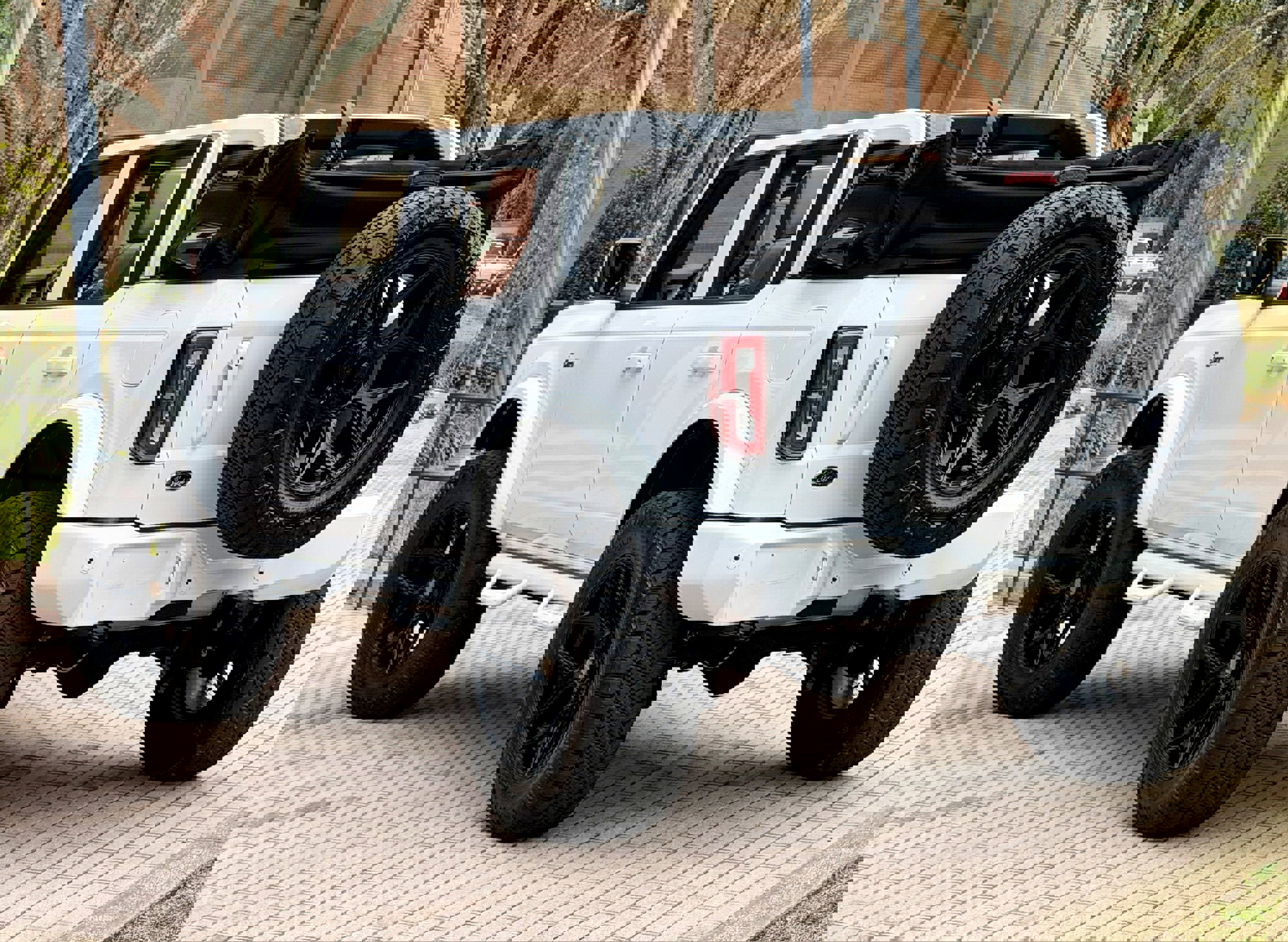 Used 2024 Ford Bronco Outer Banks image 6