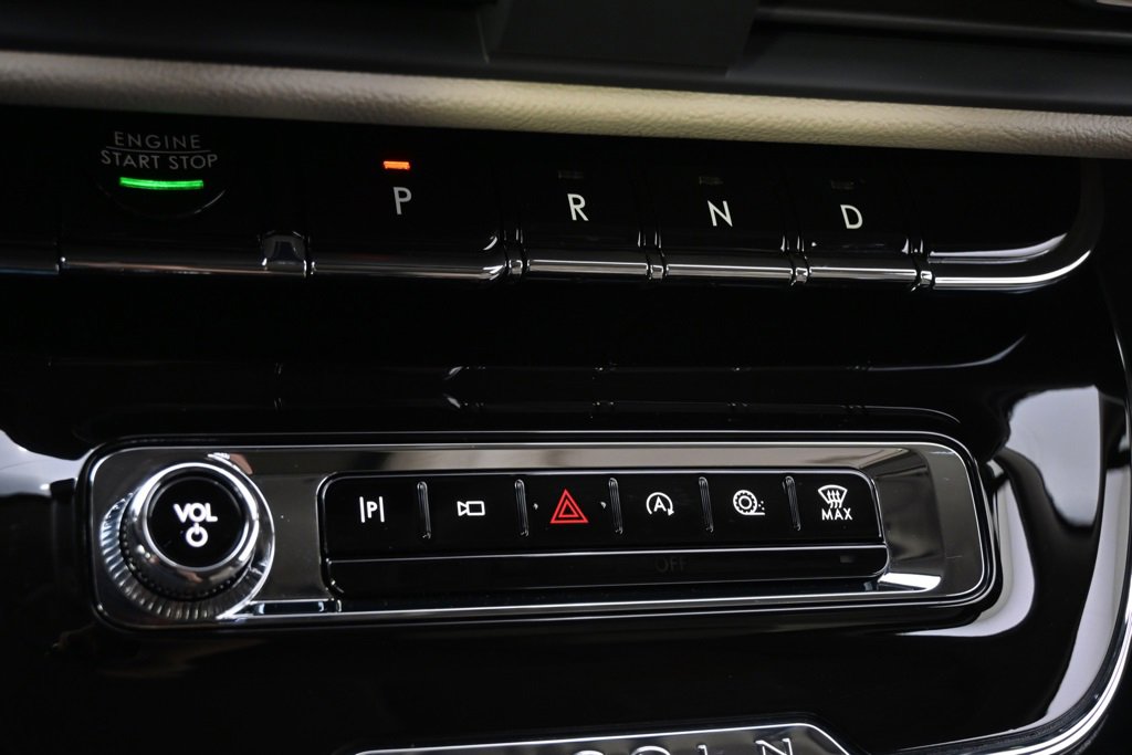 New 2025 Lincoln Corsair Reserve w/ Towing Package image 29