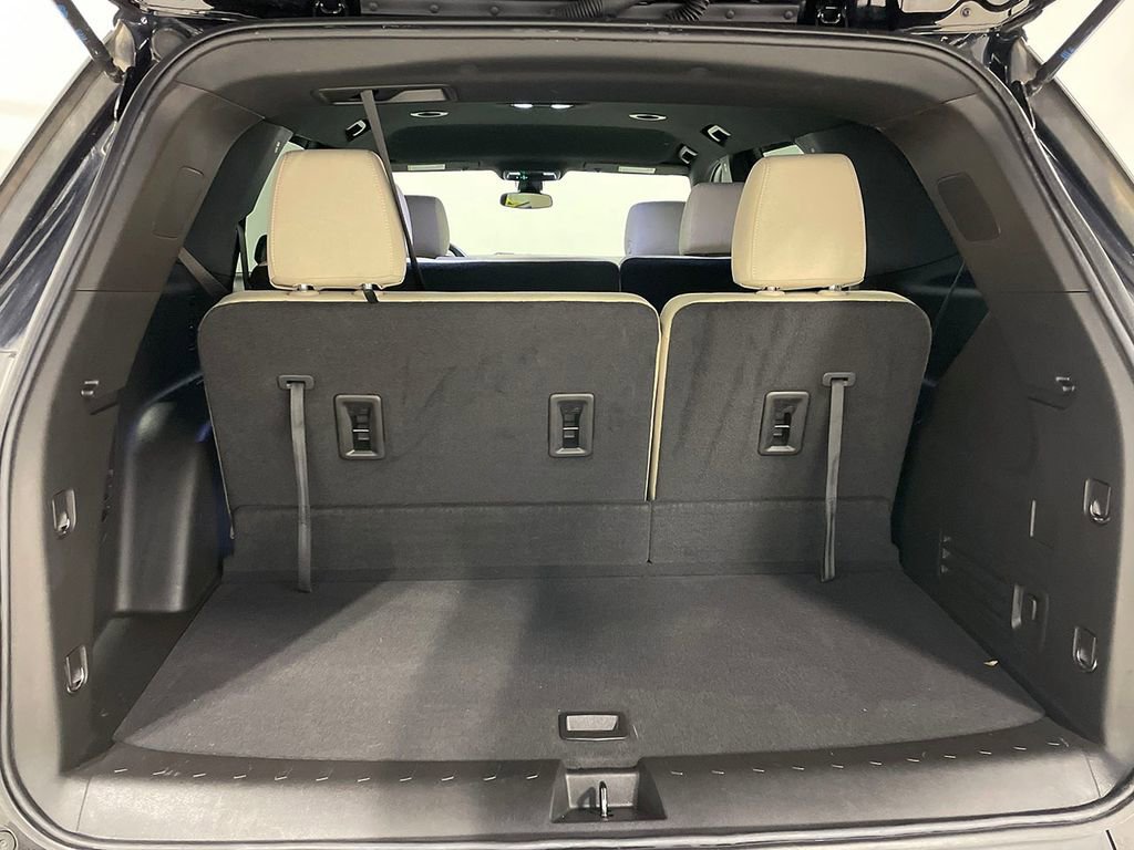 Used 2023 Chevrolet Traverse LS w/ Midnight/Sport Edition image 5