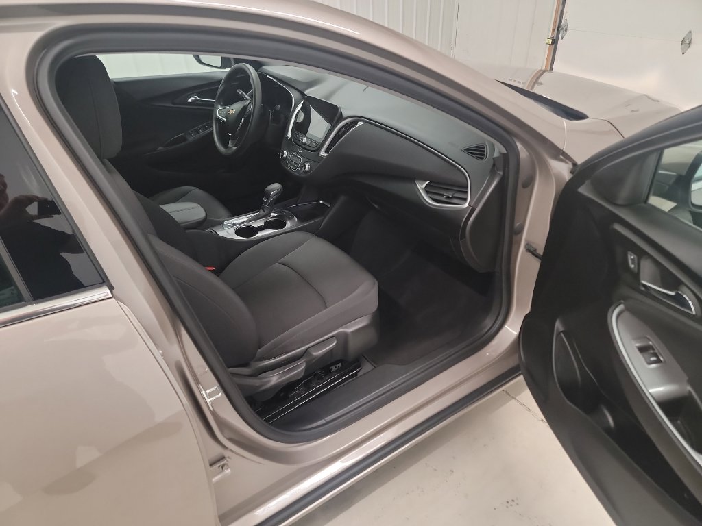 Used 2025 Chevrolet Malibu LT image 7
