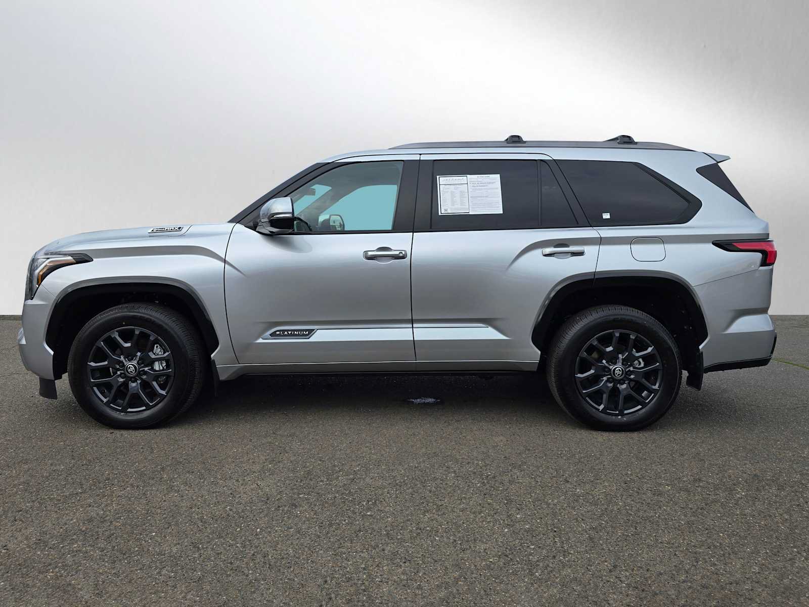 Used 2025 Toyota Sequoia Platinum AWD/4WD image 7