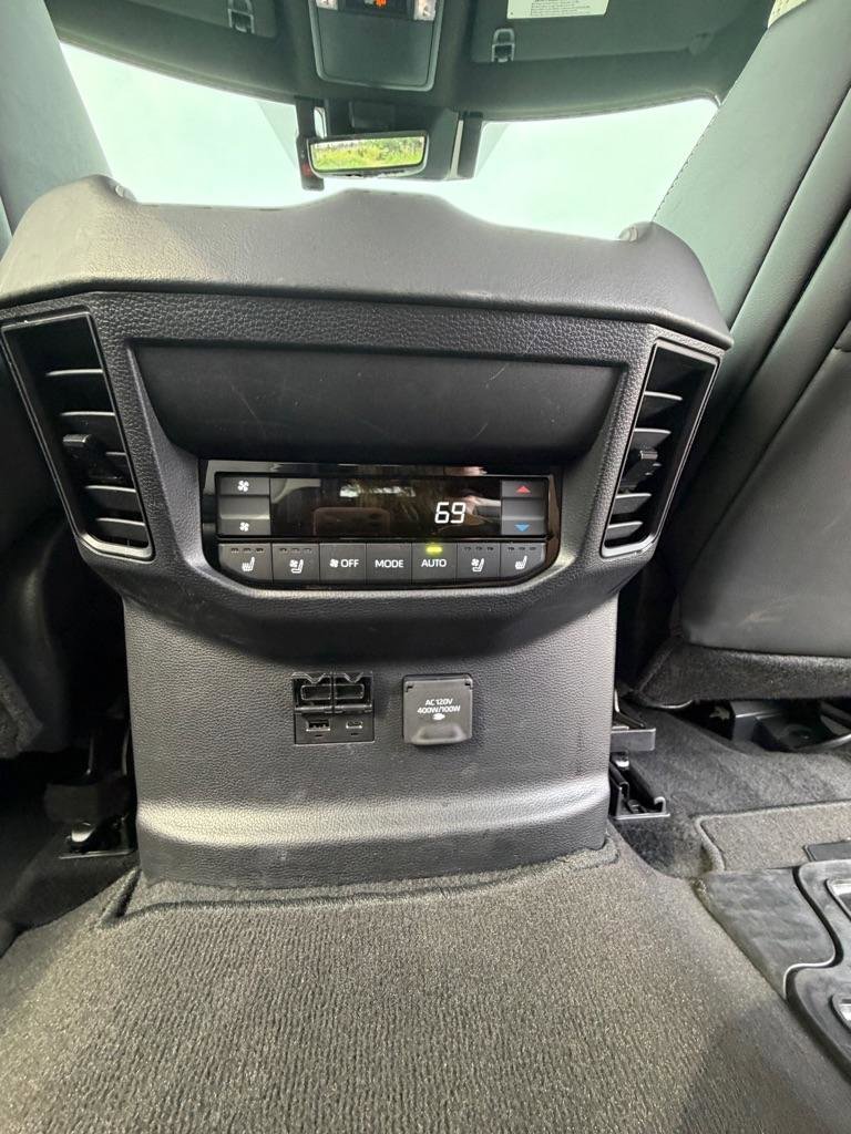 Used 2025 Toyota Sequoia Capstone AWD/4WD image 23