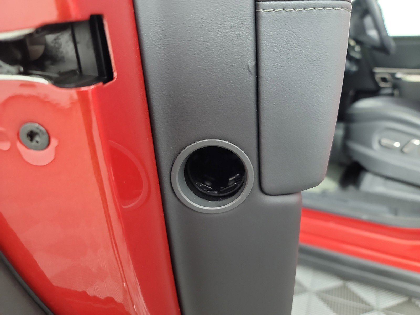 Used 2024 Rivian R1S Adventure image 32