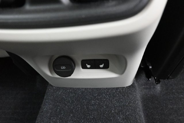 Used 2023 Volvo XC40 B5 Plus w/ Driver Assist Package AWD/4WD image 34