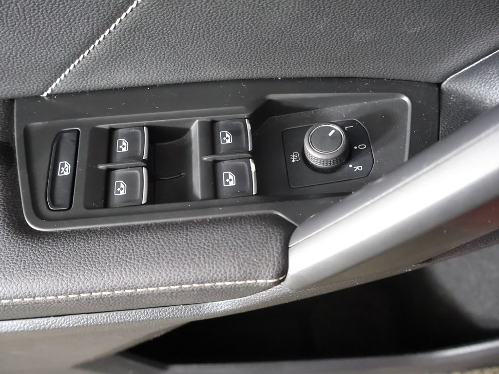 Used 2023 Volkswagen Tiguan SE w/ Panoramic Sunroof Package FWD image 40