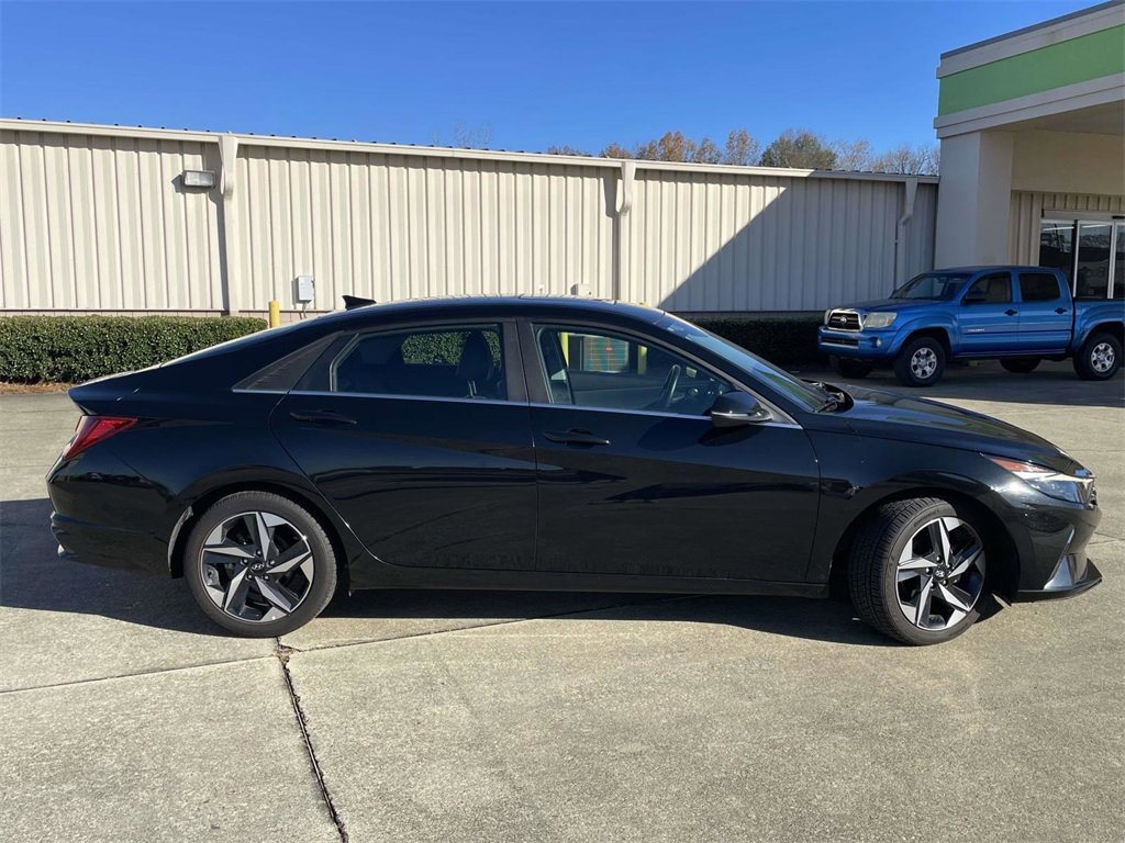 Used 2023 Hyundai Elantra Limited w/ Cargo Package image 2