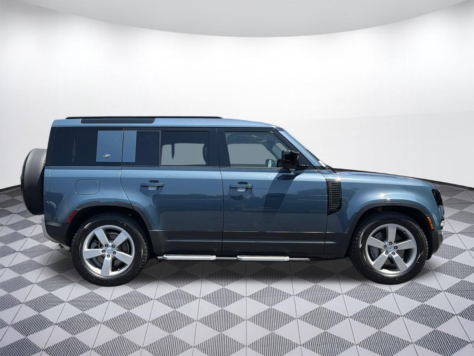 Used 2023 Land Rover Defender 110 SE AWD/4WD image 7