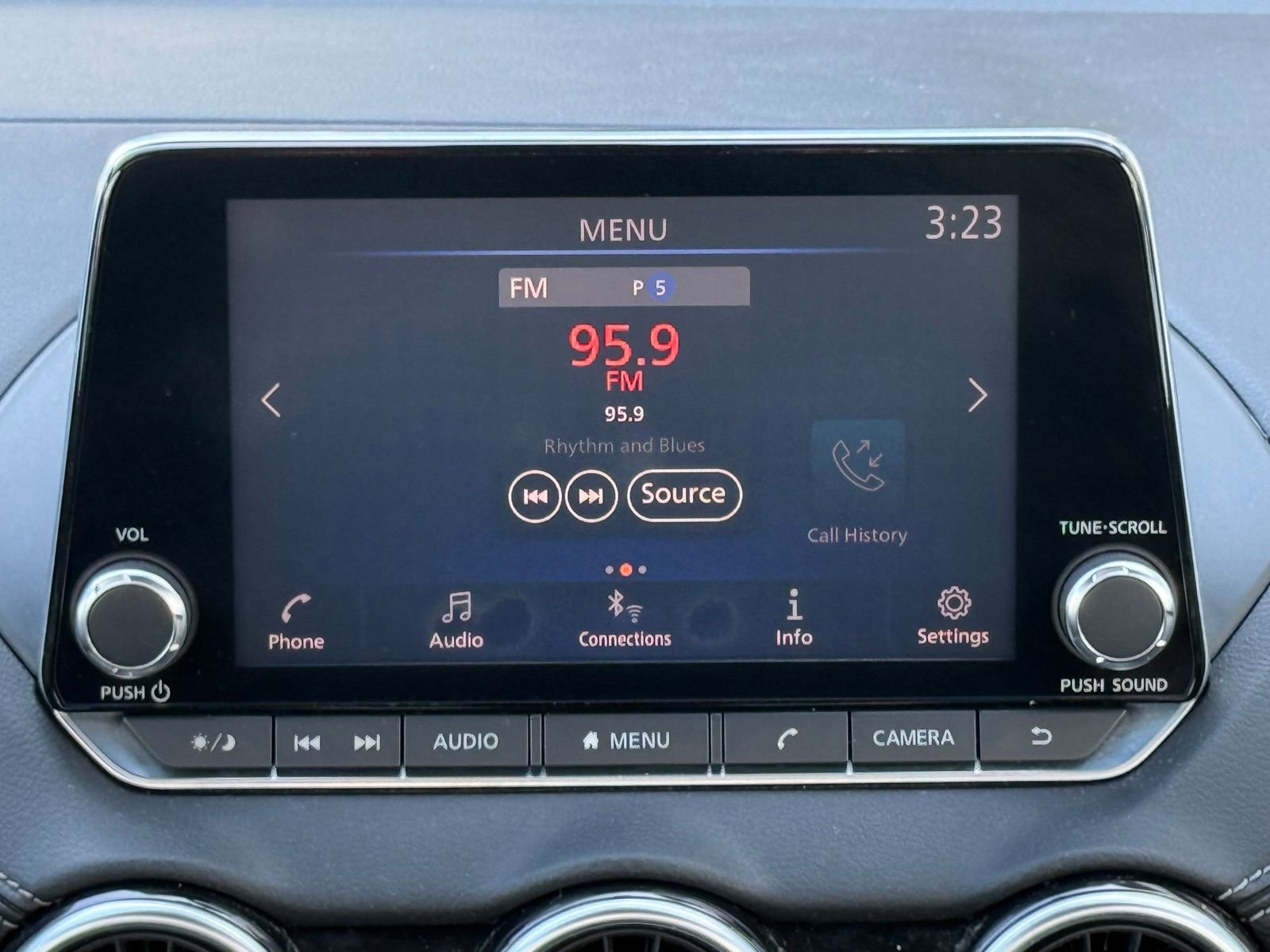 Used 2020 Nissan Sentra SV image 2