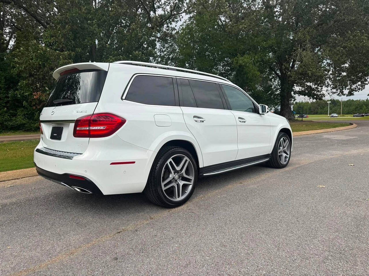 Used 2017 Mercedes-Benz GLS 550 4MATIC image 8