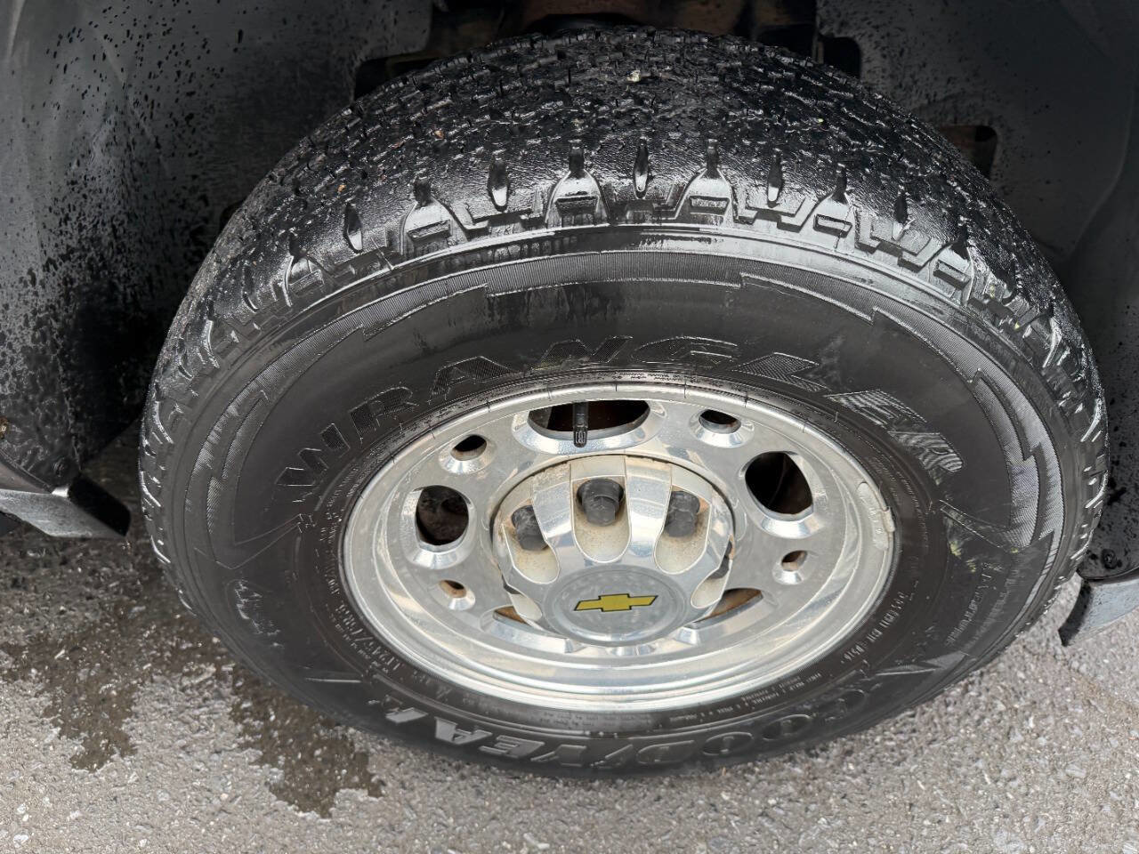 Used 2007 Chevrolet Suburban 2500 LT w/ LT Preferred Equipment Group AWD/4WD image 12