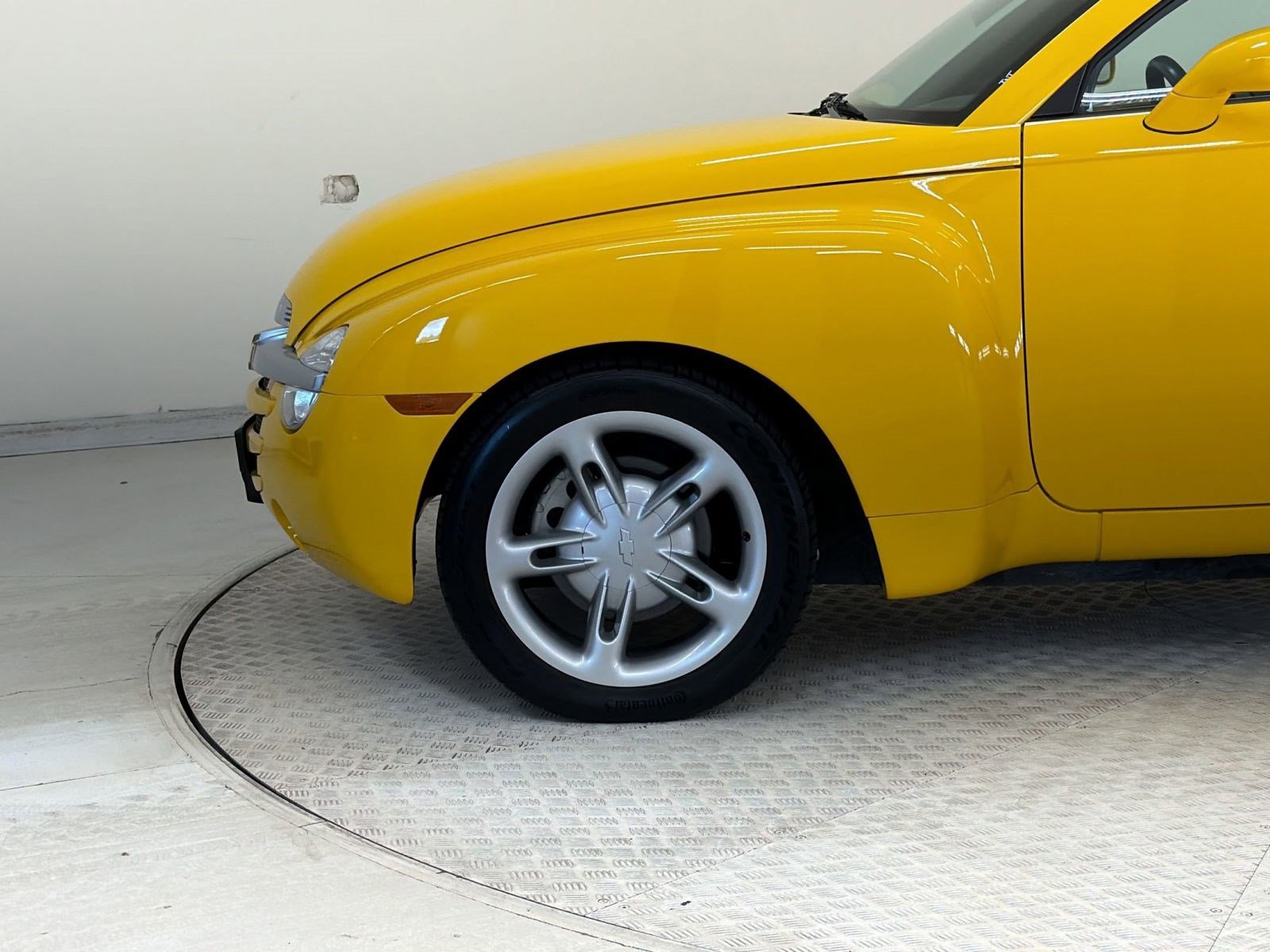Used 2004 Chevrolet SSR w/ Preferred Equipment Group RWD image 19