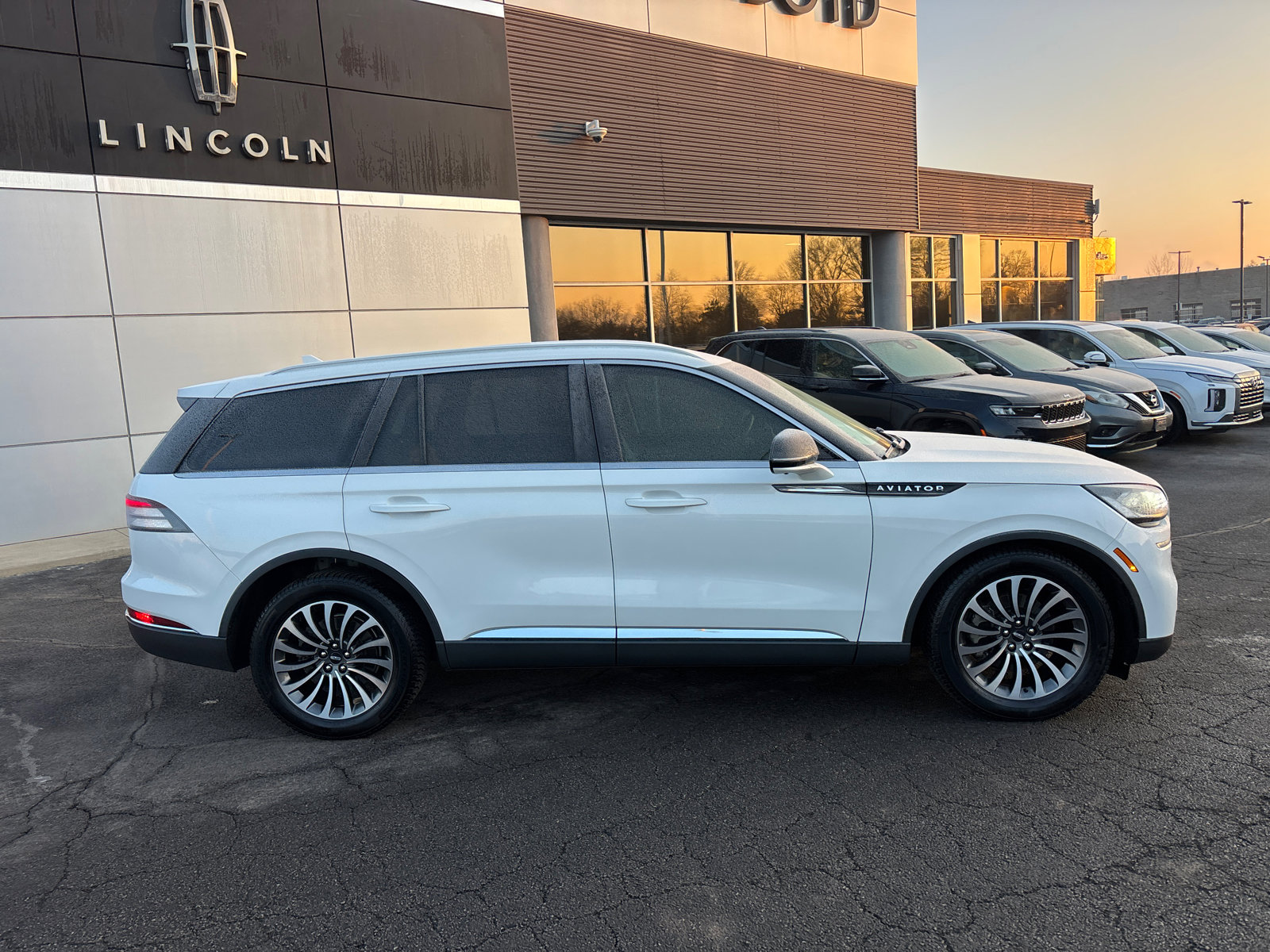 Used 2020 Lincoln Aviator Reserve w/ Elements Package Plus image 8