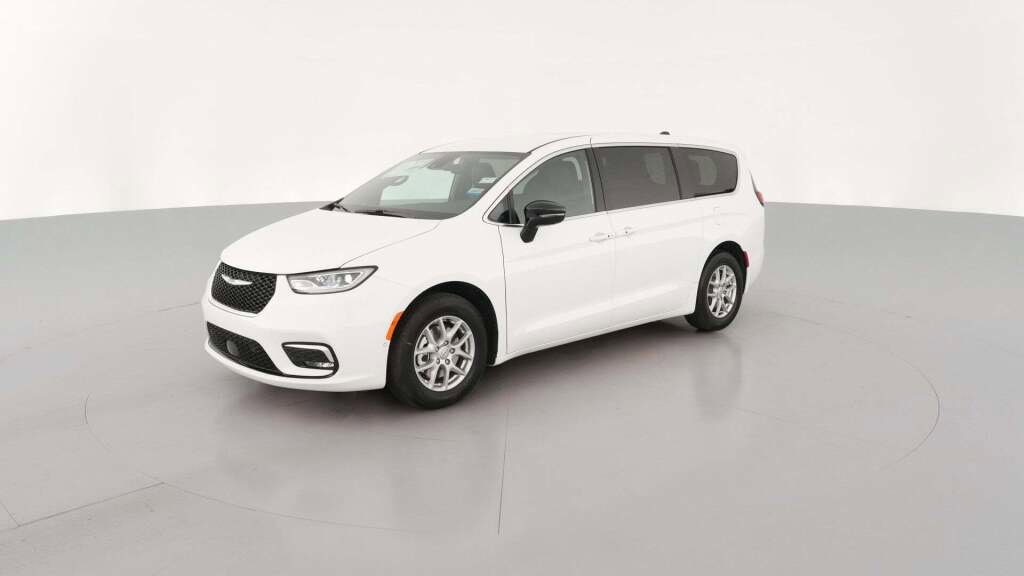 New 2026 Chrysler Pacifica Select image 1