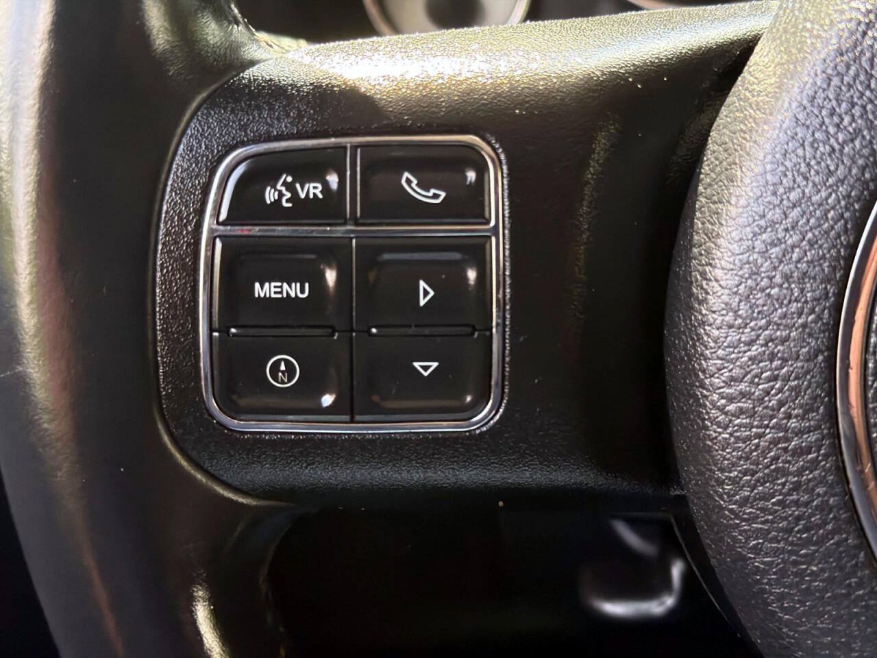 Used 2015 Jeep Wrangler Unlimited Sahara w/ Connectivity Group AWD/4WD image 21