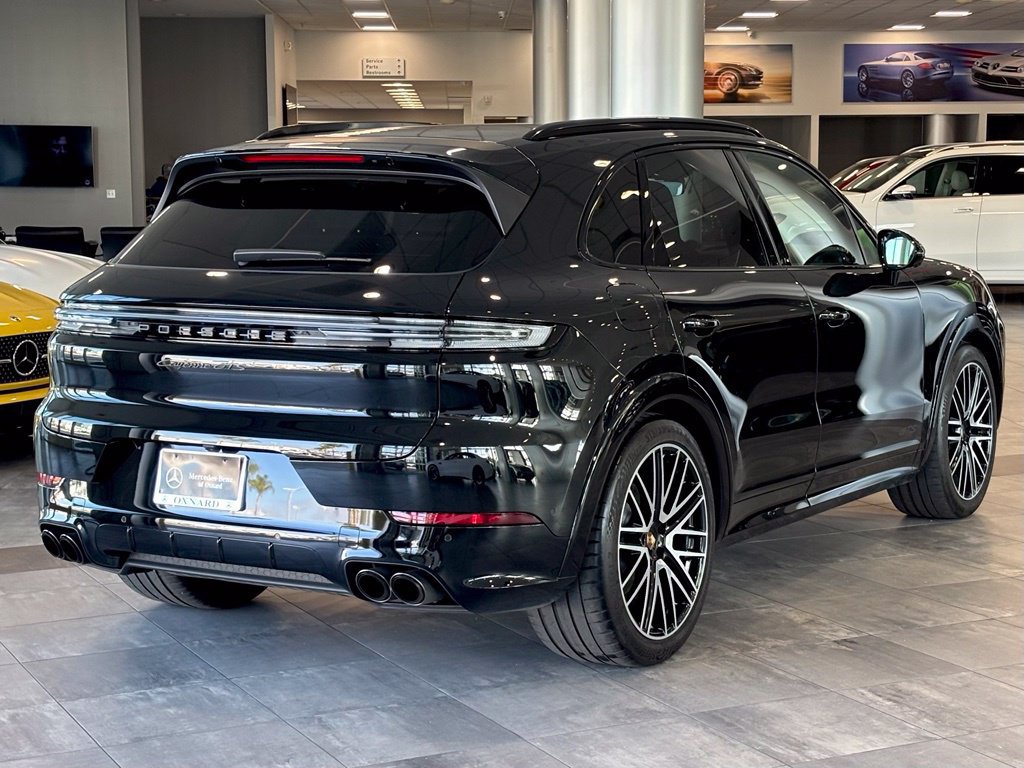 Used 2025 Porsche Cayenne GTS AWD/4WD image 4