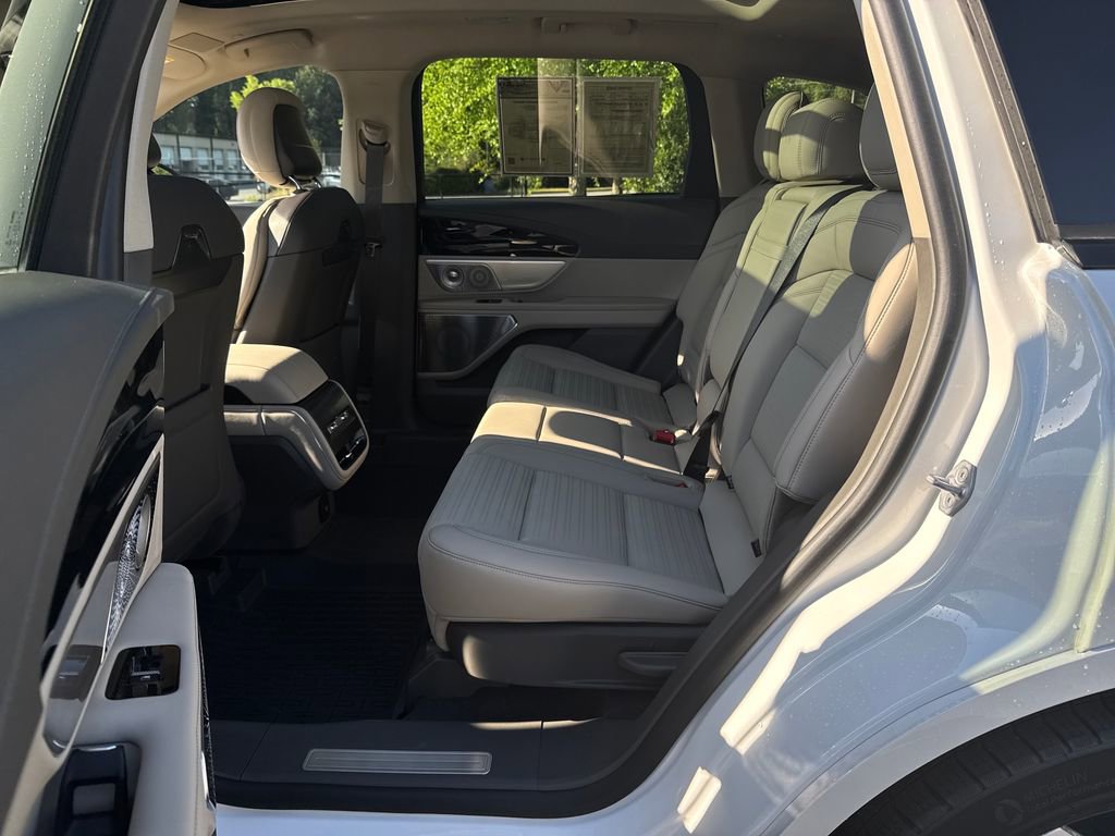 Used 2025 Lincoln Nautilus Reserve AWD/4WD image 25