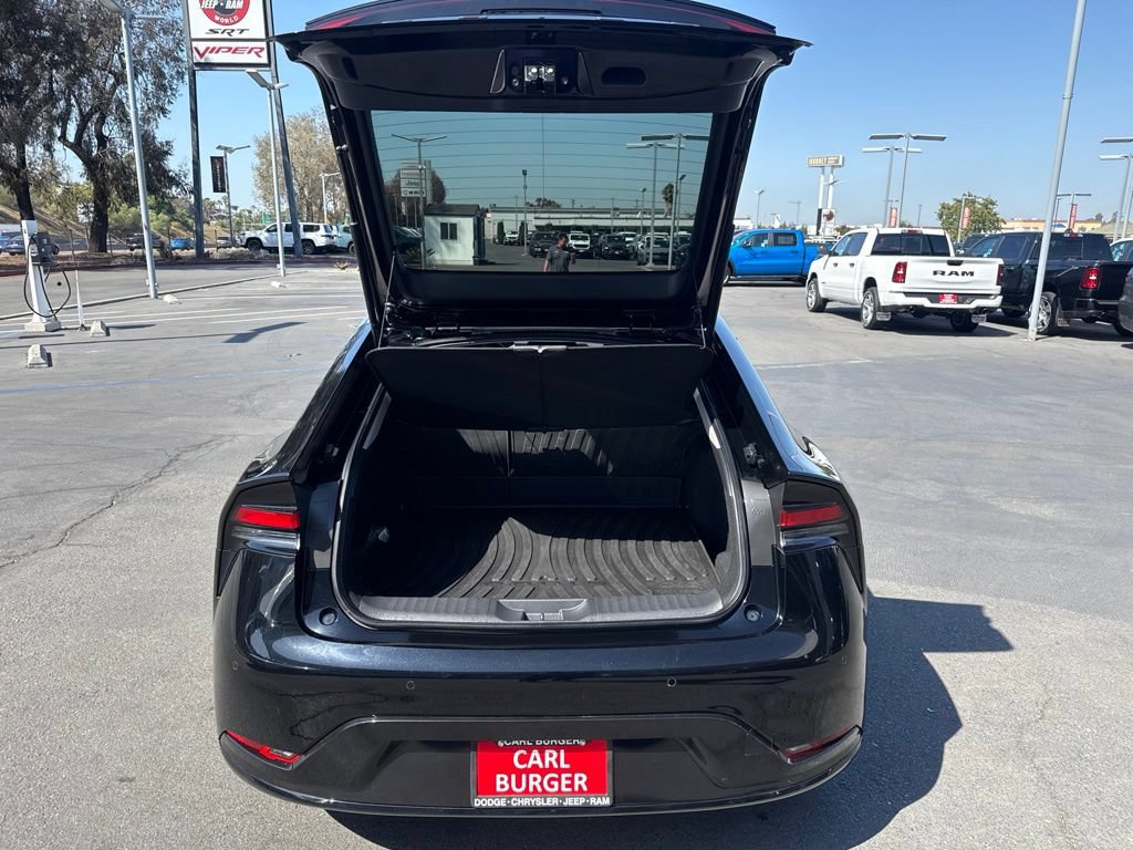 Used 2023 Toyota Prius XLE FWD image 7