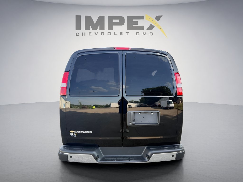New 2026 Chevrolet Express 3500 LT w/ LT Preferred Equipment Group RWD image 4