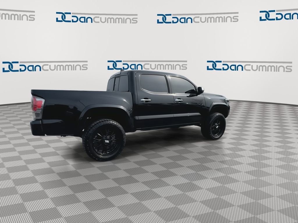 Used 2016 Toyota Tacoma Limited w/ Towing Package image 8