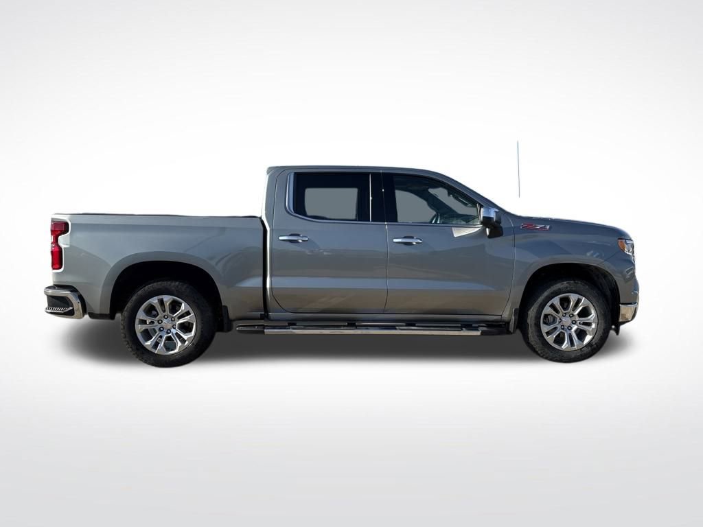 Used 2025 Chevrolet Silverado 1500 LTZ w/ LTZ Premium Package image 8