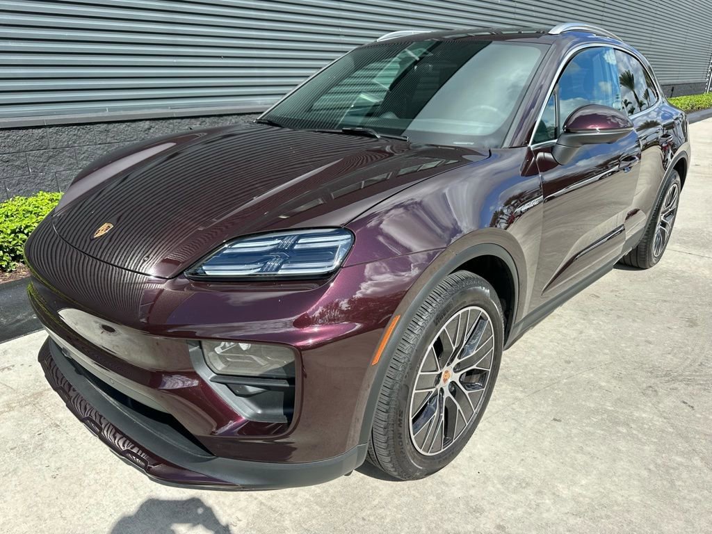 Certified 2025 Porsche Macan 4 Electric image 7