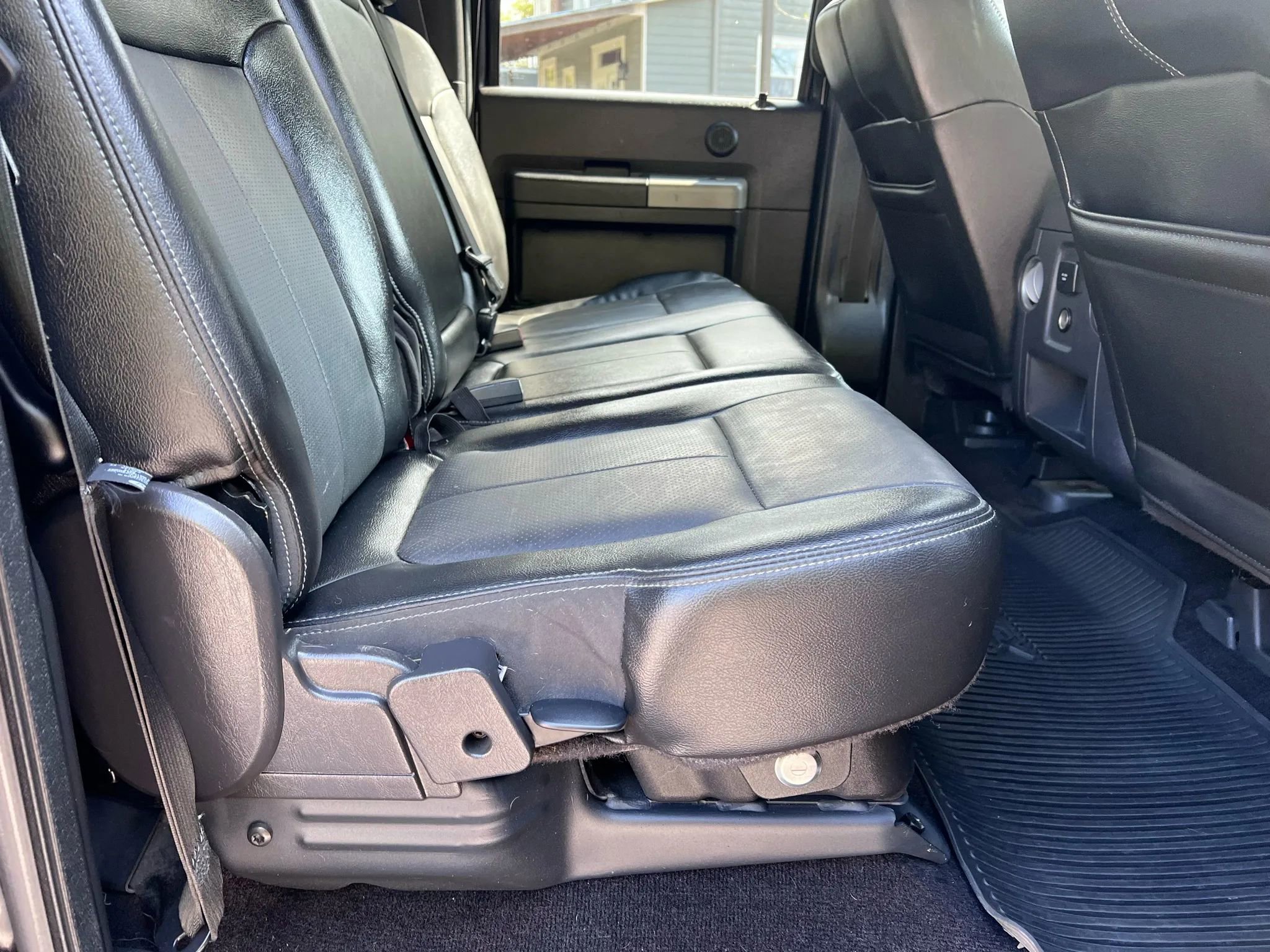 Used 2015 Ford F250 Lariat w/ Lariat Interior Package image 12