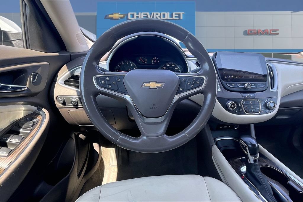 Used 2022 Chevrolet Malibu LT w/ Leather Package FWD image 8