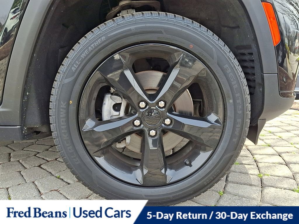 Used 2022 Jeep Grand Cherokee L Limited w/ Black Appearance Package image 8