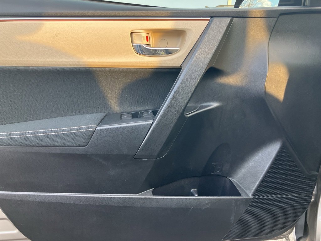 Used 2015 Toyota Corolla L image 36