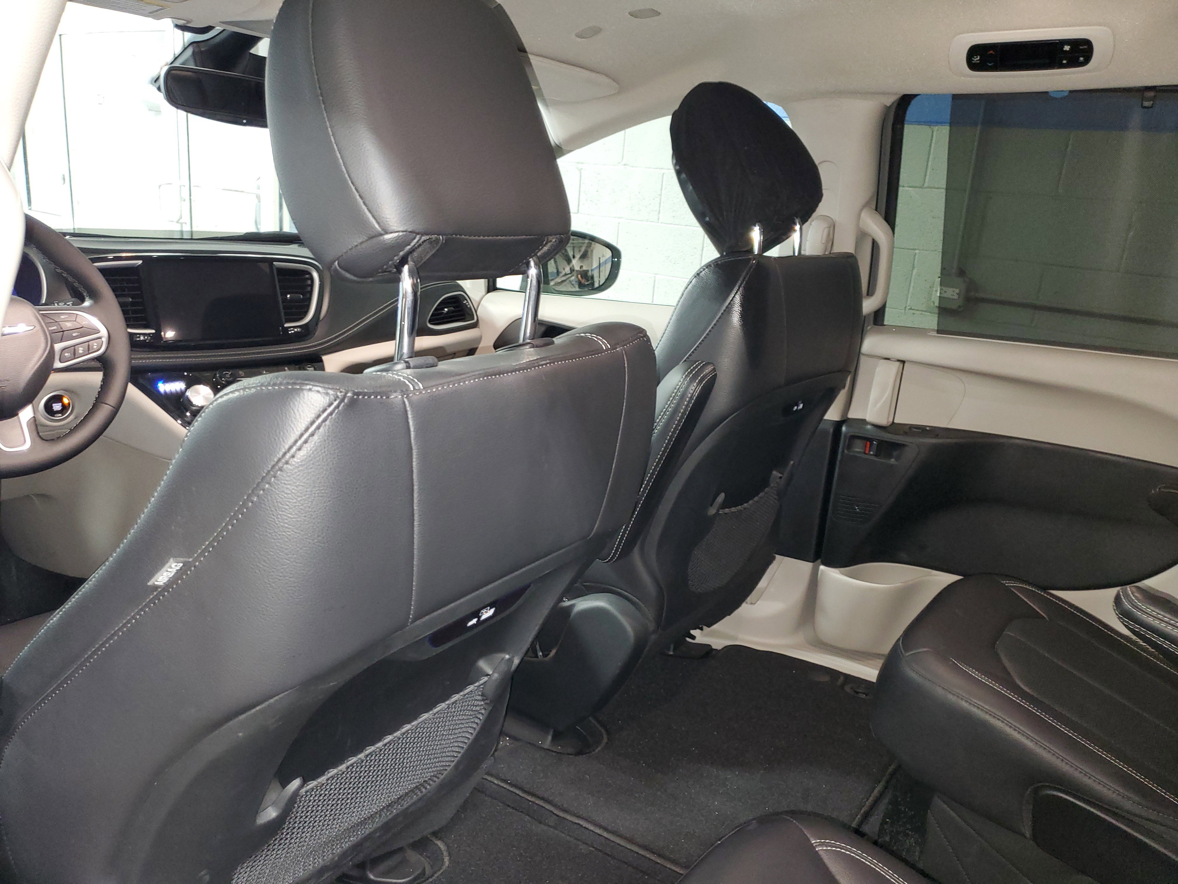 Used 2022 Chrysler Pacifica Touring-L AWD/4WD image 14