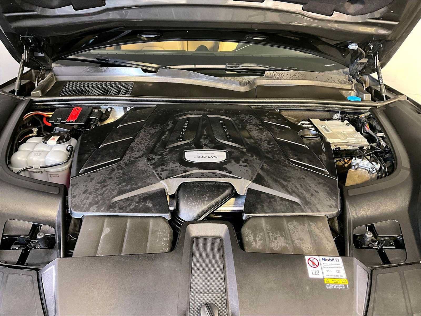 Certified 2023 Porsche Cayenne AWD/4WD image 32