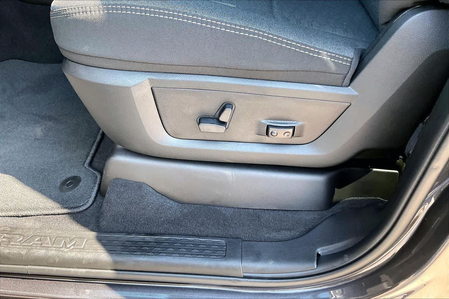New 2027 RAM 2500 Big Horn AWD/4WD image 17
