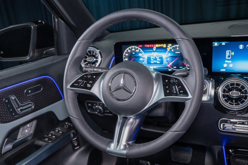 New 2026 Mercedes-Benz GLB 250 4MATIC image 16