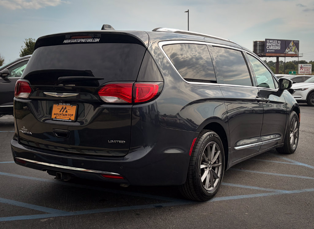 Used 2019 Chrysler Pacifica Limited w/ Tire & Wheel Group FWD image 41