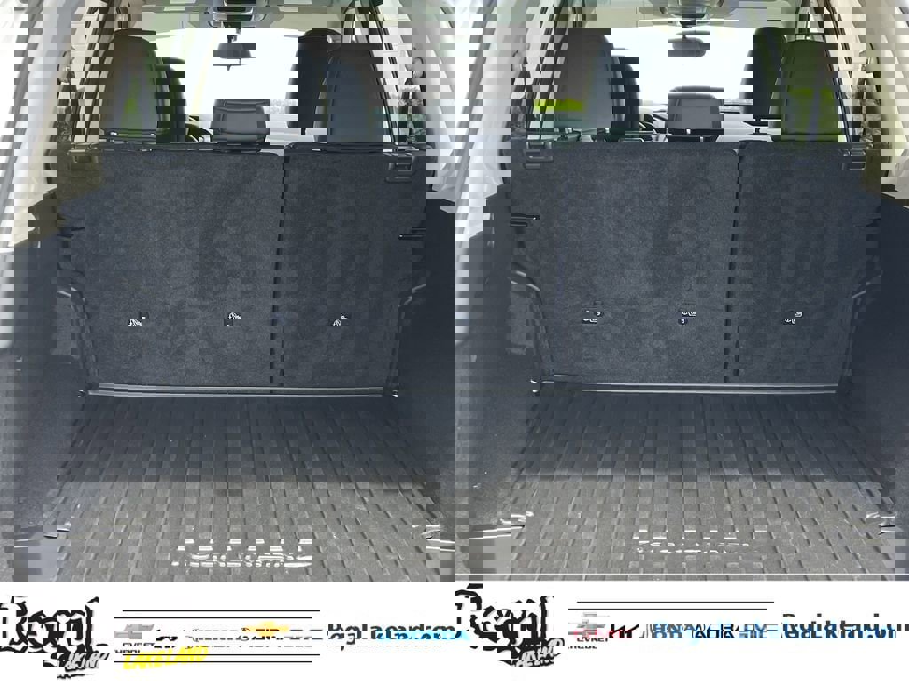 Used 2025 Nissan Rogue SV image 10