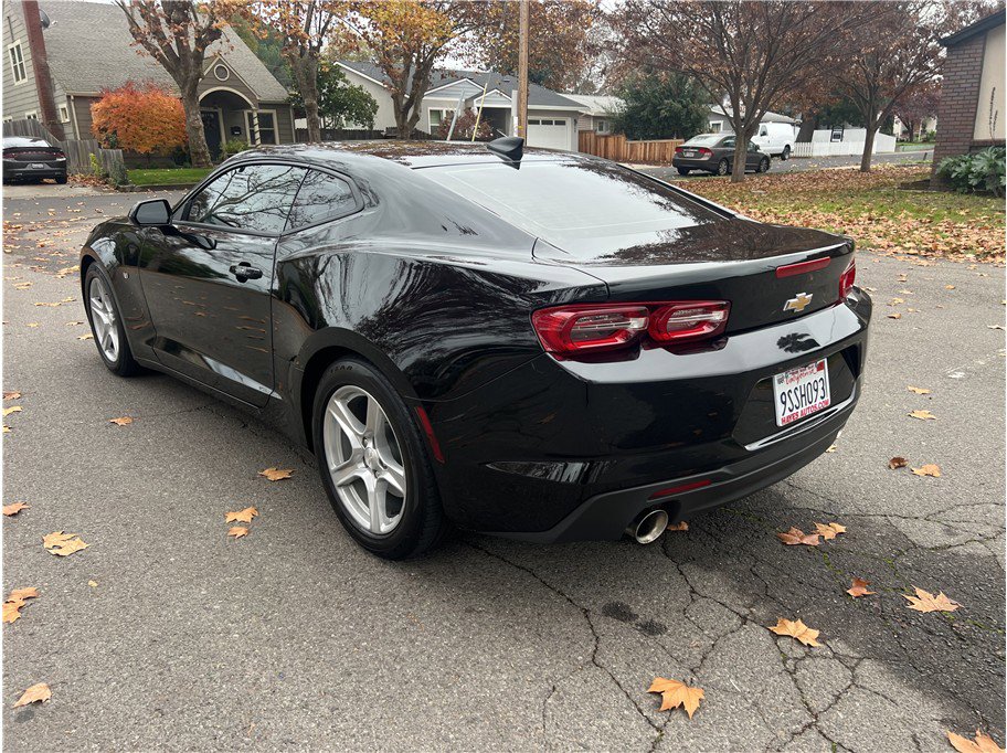 Used 2023 Chevrolet Camaro LT image 5