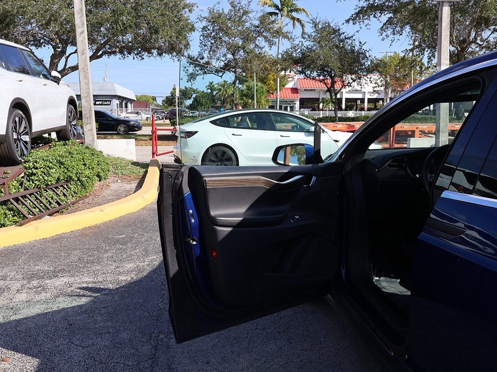 Used 2016 Tesla Model X 90D image 21