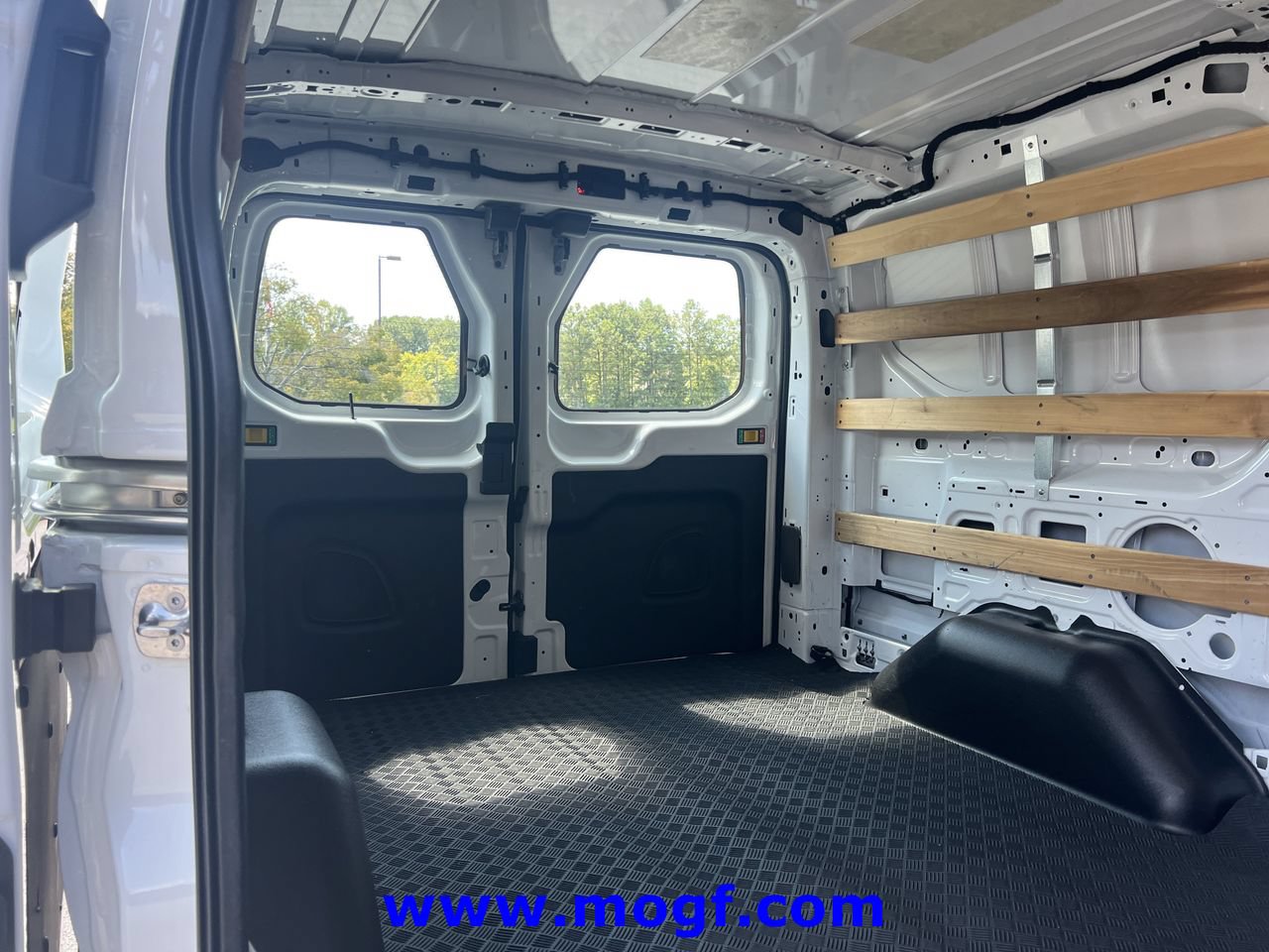 Used 2025 Ford Transit 250 Low Roof w/ Exterior Upgrade Package RWD image 20