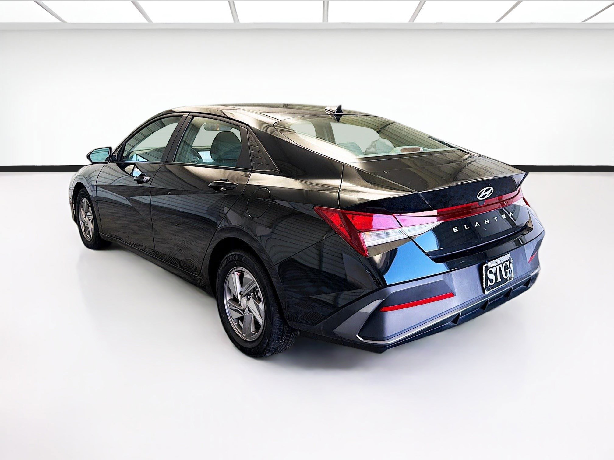 Used 2024 Hyundai Elantra SE image 6