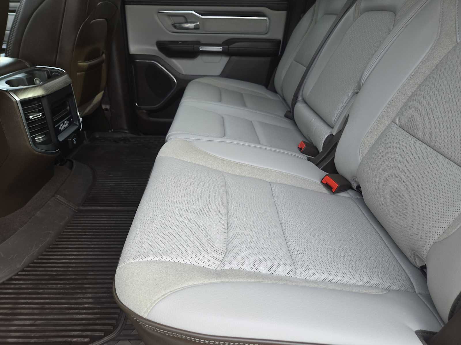 Used 2025 RAM 1500 Laramie w/ Laramie Southwest Edition image 29