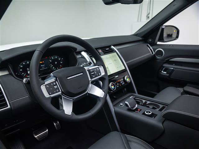New 2026 Land Rover Discovery Limited Edition image 17