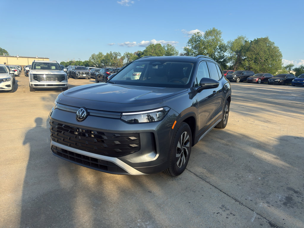 New 2026 Volkswagen Tiguan S FWD image 1